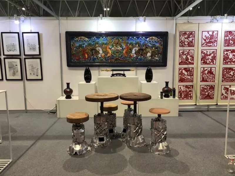 匠心薈萃，藝彩紛呈——記第54屆全國(guó)工藝品交易會(huì)暨2019“金鳳凰”創(chuàng)新產(chǎn)品設(shè)計(jì)大獎(jiǎng)賽